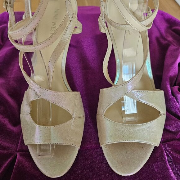 NINE WEST ivory pearlescent leather dressy stiletto shoes - Picture 4 of 5